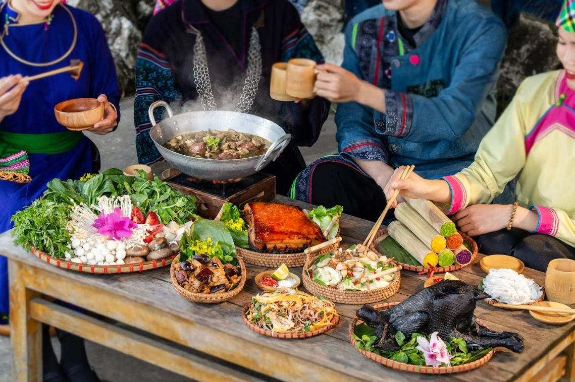 Đón kỳ nghỉ lễ 30/4 – 1/5 trên nóc nhà Đông Dương 
 - 5